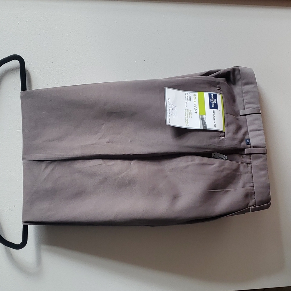 Men's Dockers Relaxed Fit Golf Pants NWT